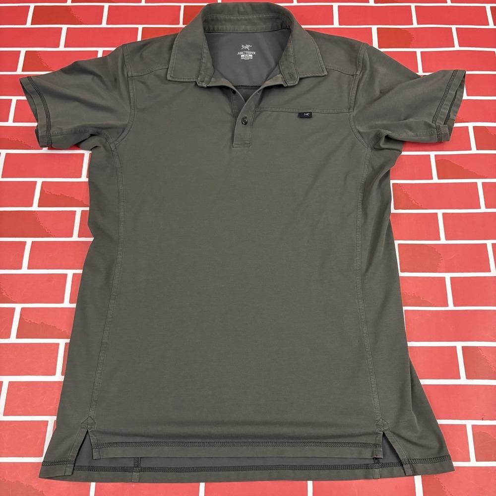 Arc'teryx Polo Shirt Mens M Gray Stretch Hiking Performance Knit Short Sleeve